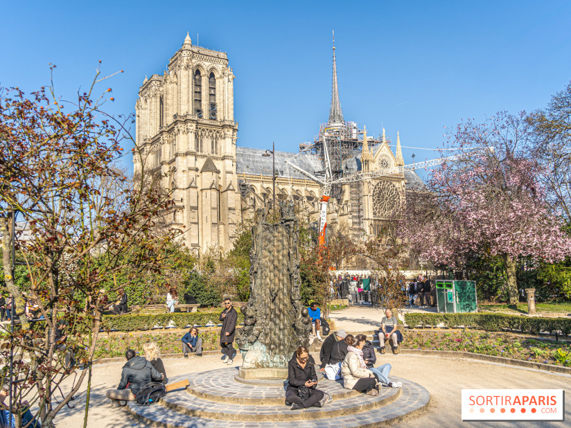 Le Square Viviani devant Notre-Dame de Paris