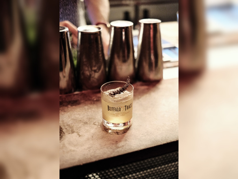 Une soirée unique pour déguster des cocktails insolites chez Monsieur Bleu - 15  DSF8575