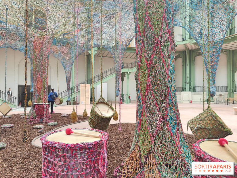 Ernesto Neto tisse une nouvelle installation monumentale gratuite au Grand Palais, nos photos