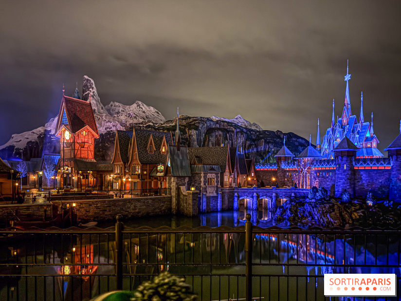 World of Frozen - chateau nuit