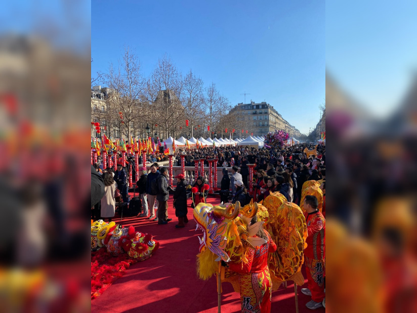 Défilés, dragons et saveurs asiatiques : la place de la République célèbre l’Année du Cheval - 1 2