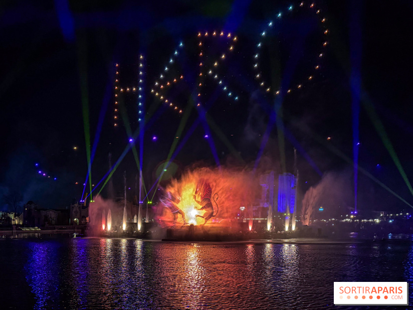 Disneyland Paris : Disney Cascade of Lights, le spectacle nocturne sur Adventure Bay