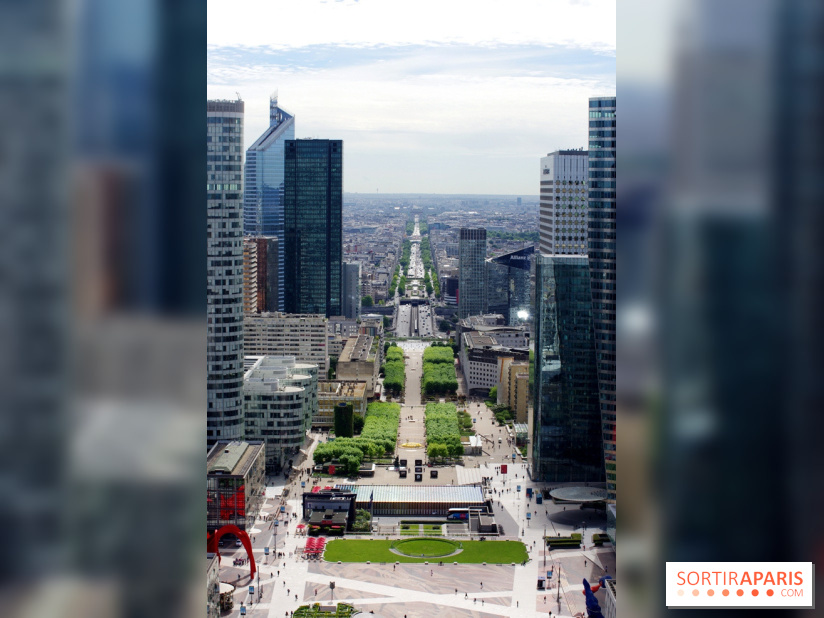 Réouverture du toit de la Grande Arche de La Défense