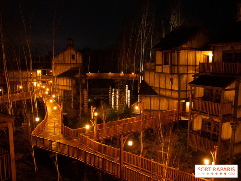 Cité Suspendue : extérieur de nuit
