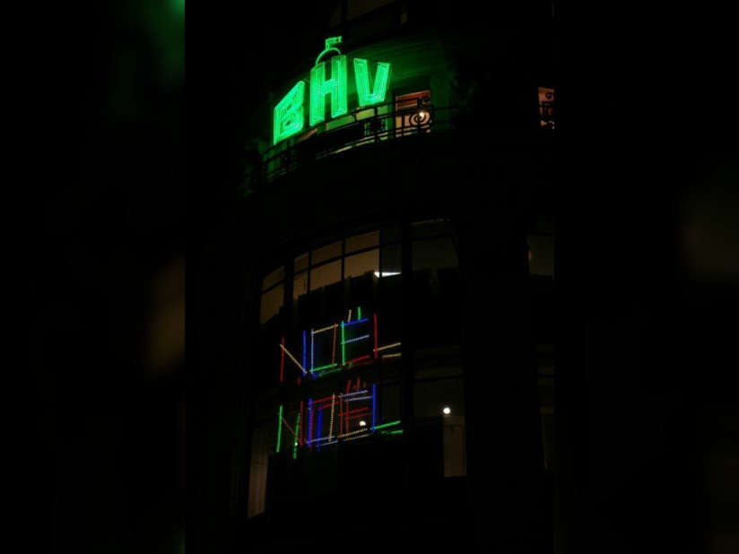 Le BHV illuminé par Beth Ditto et Jean-Charles de Castelbajac - Noël 2009