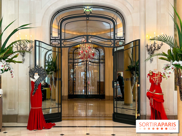 Exposition mode au Plaza Athénée pour la Fashion Week Haute Couture