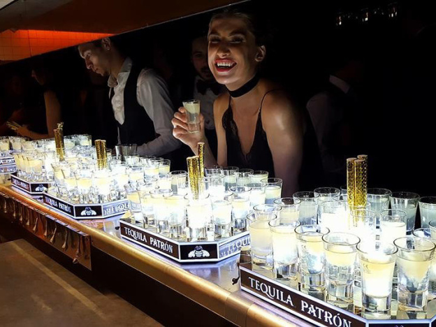 Soirée Halloween 2024 sur un bateau près de la Tour Eiffel ! - angie 60