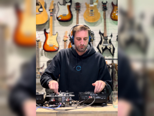 Un marché de Noël insolite dans 19ème : venez trouver des pépites en secondes mains - 93E97ED1 07EB 4B1A AC3C 9D8F091F9425 1 105 c