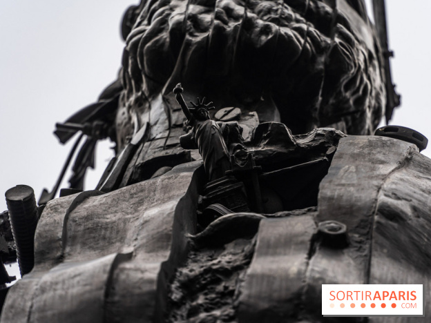 Le Centaure de César à Paris et sa statue de la Liberté miniature -  A7C0235