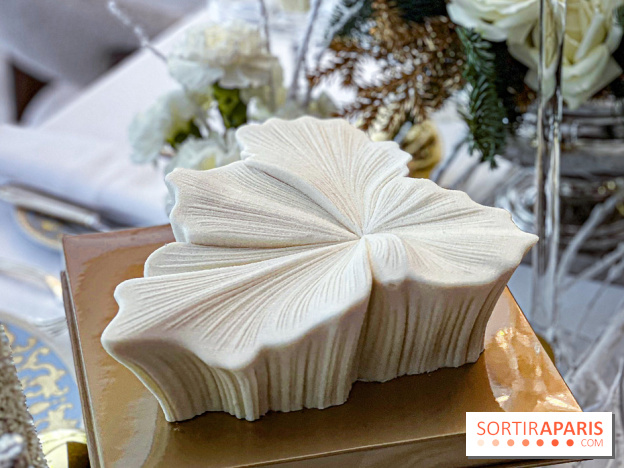Bûche de Noël Fleur de Vanille du Shangri-La Paris 2025 par Timothy Lan, une création haute couture