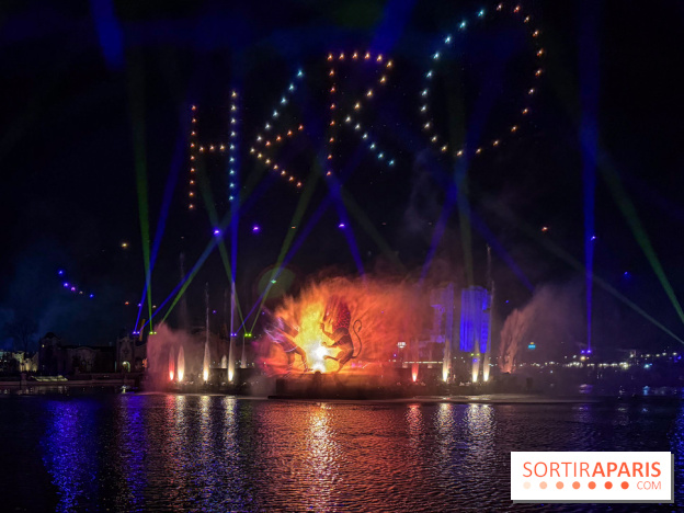Disneyland Paris : Disney Cascade of Lights, le spectacle nocturne sur Adventure Bay