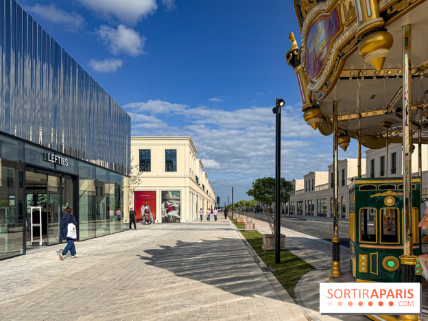 Valvert Croix Blanche : le complexe shopping-loisirs XXL en Essonne avec fontaine et parc à dinosaures