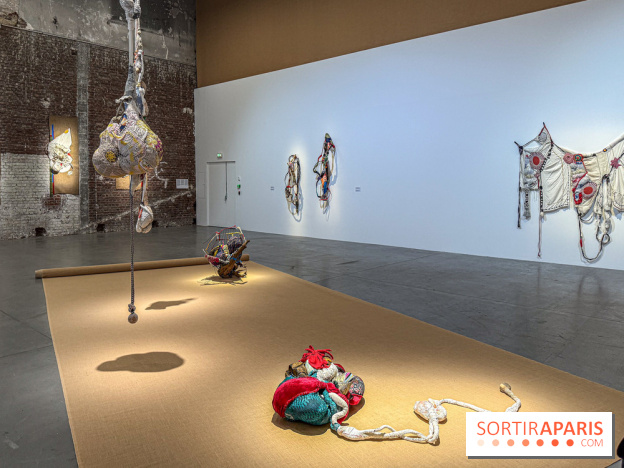 Sonia Gomes — Cœur sauvage : sculptures textiles au Palais de Tokyo