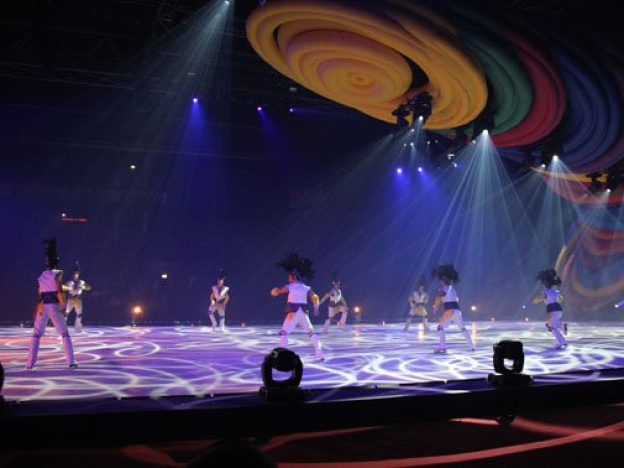 Holiday on ice, festival