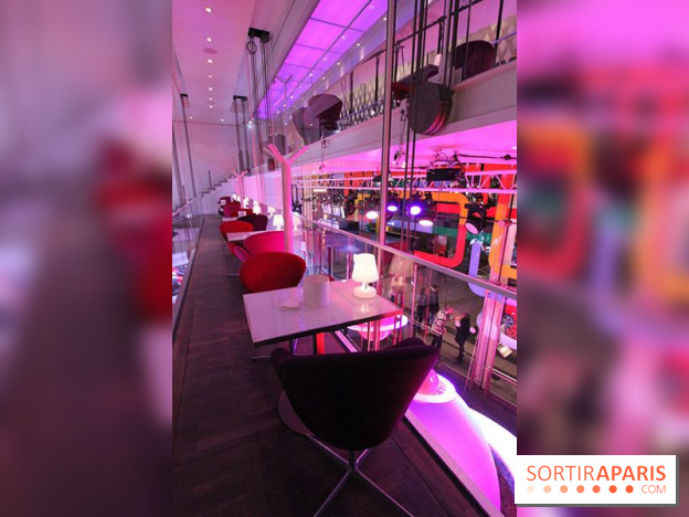 Le Café Renault sur les Champs