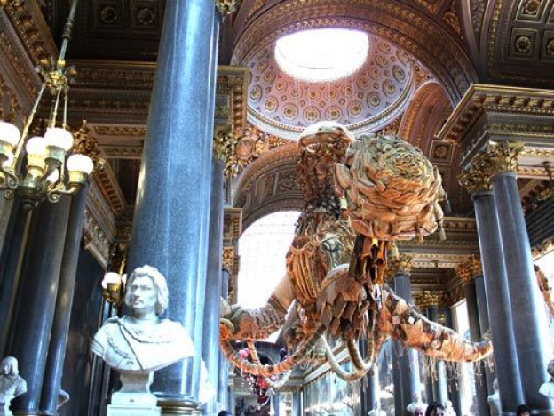 Golden Valkyrie, Joana Vasconcelos | photo © Sortiraparis.com