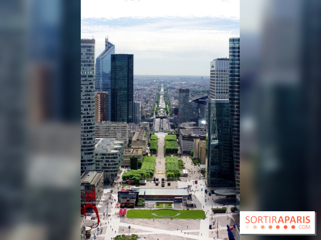 Réouverture du toit de la Grande Arche de La Défense