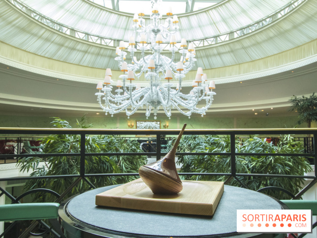 Bûche de Noël toupie du Shangri-La Paris 2017