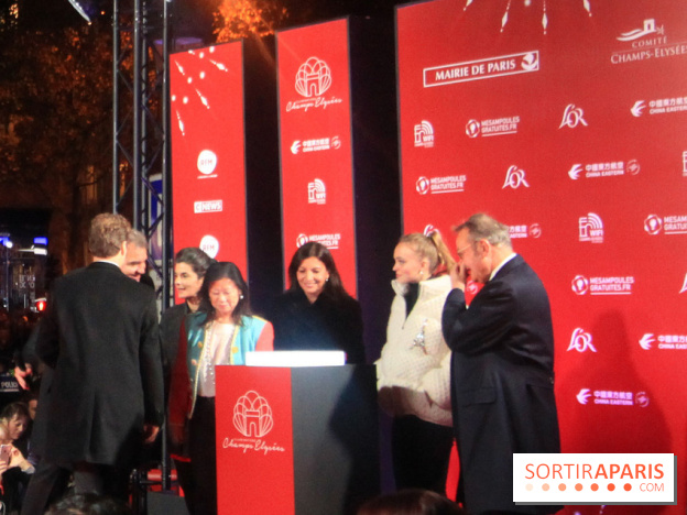 Illuminations des Champs Elysées 2017 avec Lily Rose Depp
