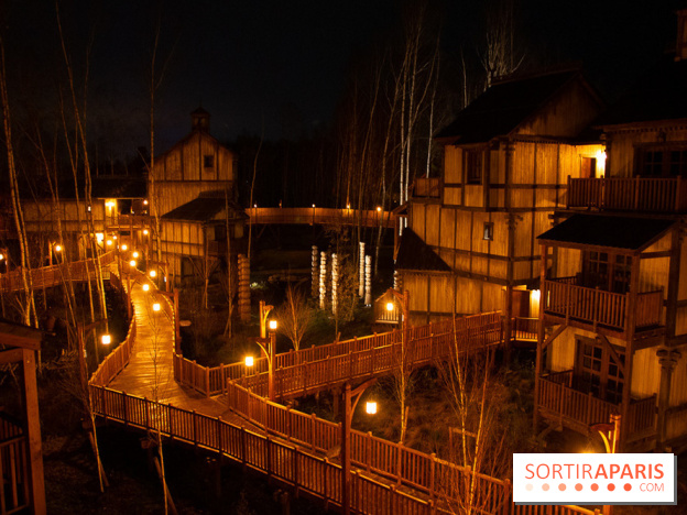 Cité Suspendue : extérieur de nuit