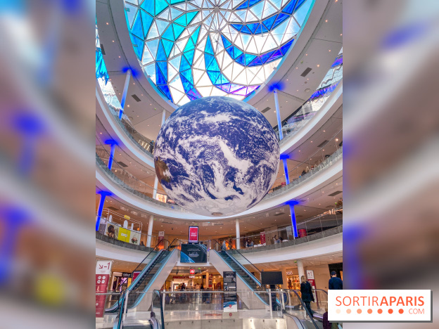 Gaïa de Luke Jerram à Beaugrenelle