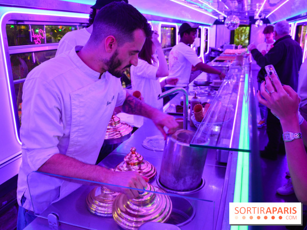 Un bar à glaces et un dessert dans un train de la Félicita