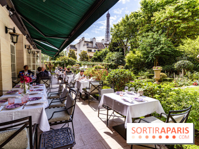 La terrasse jardin Summer de la Bauhinia au Shangri-La Paris