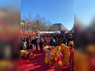 Défilés, dragons et saveurs asiatiques : la place de la République célèbre l’Année du Cheval - 1 2