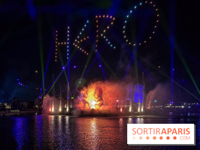 Disneyland Paris : Disney Cascade of Lights, le spectacle nocturne sur Adventure Bay