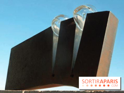 Rémi FAVIER , Bulles, 2013, acier et verre, 15 x 40 x 6 cm