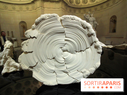 Un monde de plis à la chapelle Expiatoire