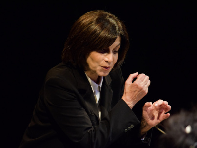 Claire Gibault, une cheffe d'orchestre engagée, les photos