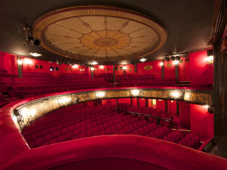 HOW TO BECOME A PARISIAN IN ONE HOUR ?  - 1