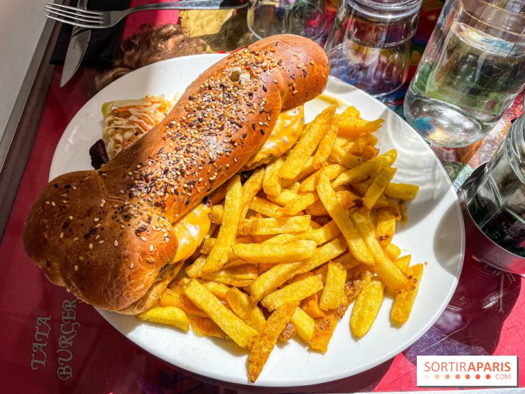 Tata Burger, le restaurant aux burgers en forme de zizi dans le Marais - 3B0B7EFA E700 4E40 89E8 63703DD66F1A