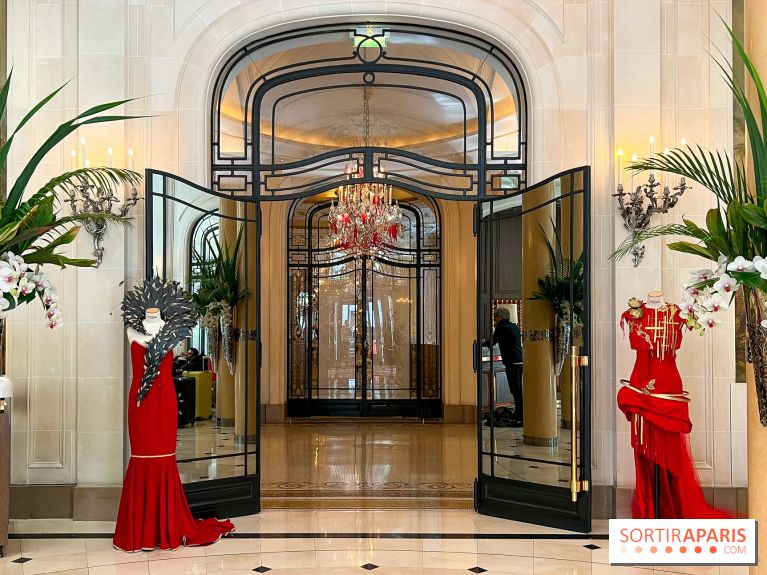 Exposition mode au Plaza Athénée pour la Fashion Week Haute Couture