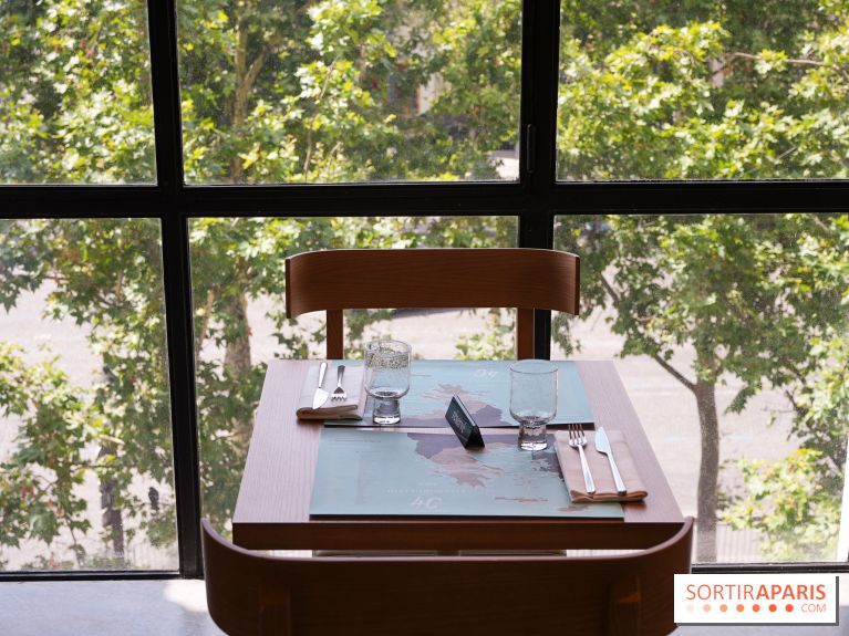 Laurier by Mavrommatis aux Galeries Lafayette - Table