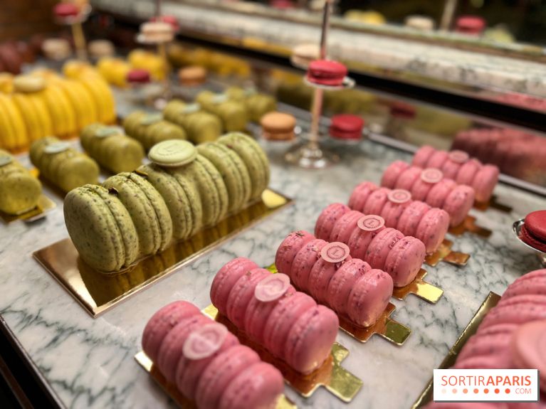 Ladurée - Bûches de Noël 2023 macarons