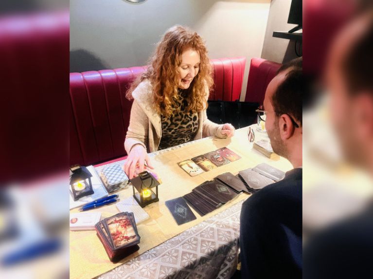 Apéro Voyance : une expérience insolite à faire seul ou entre amis - 847938 apero voyance une soiree insolite pour trinquer a votre avenir