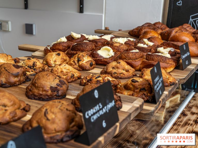 Inform Café, le coffee shop brunch  sur fond de monument historique au Citéco -  cookie - viennoiseries - gâteau