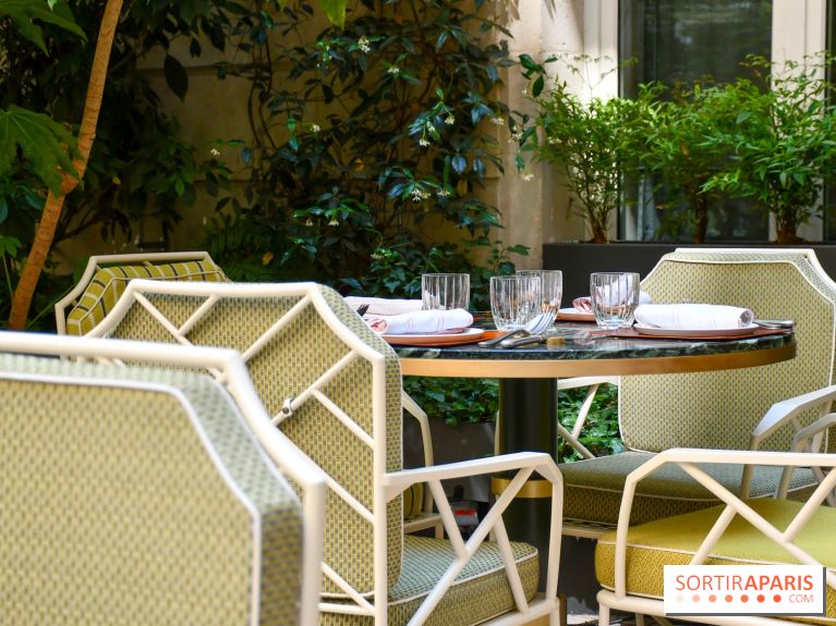 Comestibles comptoir gourmand et terrasse confidentielle par Paul Pairet à l'Hôtel de Crillon