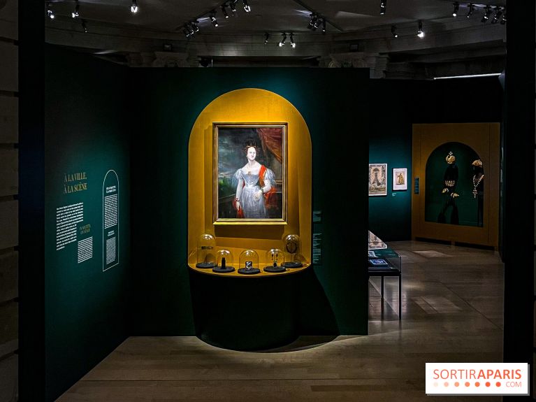 Bijoux de scène de l'Opéra de Paris : l'exposition de parures merveilleuses au Palais Garnier - IMG 2564 jpg