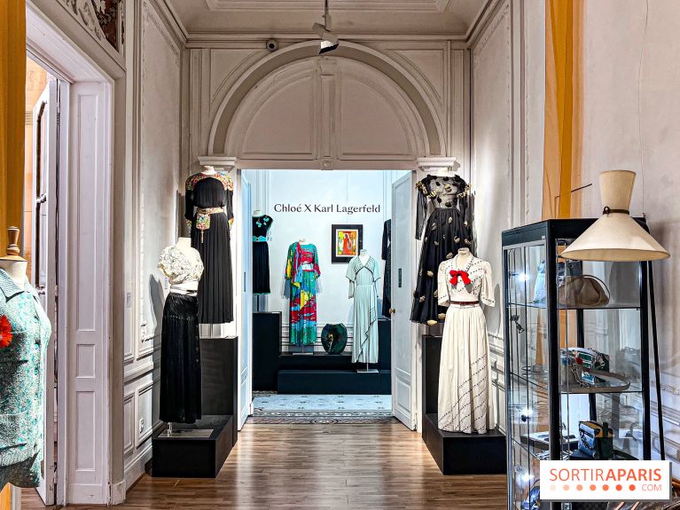 L'exposition couture gratuite de Chloé par Karl Lagerfeld, dans un sublime hôtel particulier