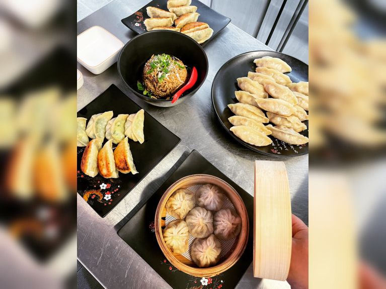 Hutong Paris - E7EFD28F 5B76 4F44 A551 342A7B763665 1 105 c