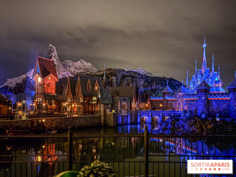 World of Frozen - chateau nuit