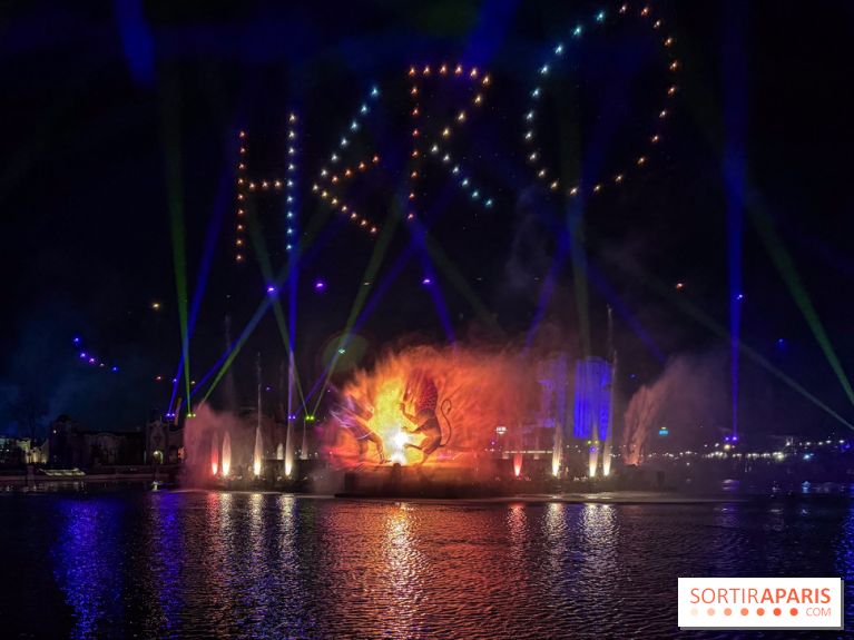Disneyland Paris : Disney Cascade of Lights, le spectacle nocturne sur Adventure Bay