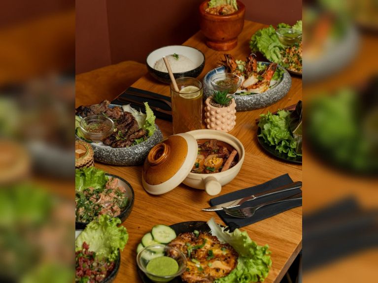 SEP LAÏ à Paris : aperçu des spécialités laotiennes proposées à la carte - 🎶 Pour un dîner avec toi, je ferais nimporte quoi 🎶Appelez vos amis et séduisez les pour ve