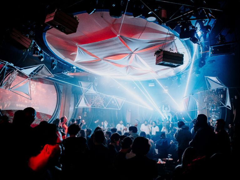 Boum Boum Paris : un club hip-hop au décor néo-70's près des Champs-Élysées - Clubs Boumboum 20240307 020