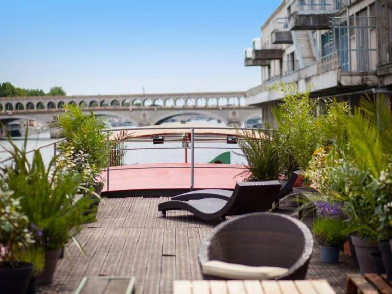 Le Playtime : la péniche terrasse piscine !