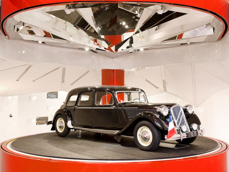 Les Citroën présidentielles au C_42 des Champs Elysées