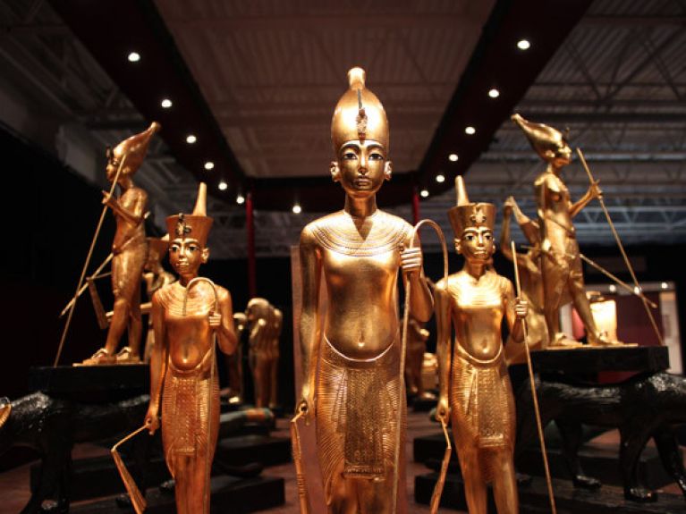 Statues contenues dans le tombeau de Toutankhamon